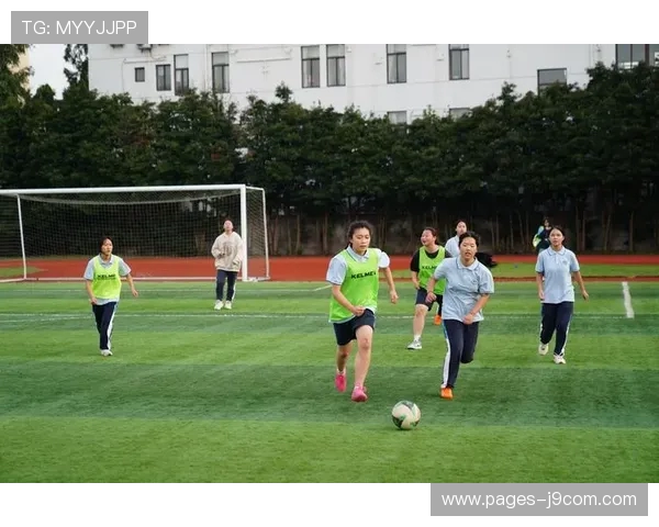 乔安在绿茵场上展现风采勇敢拼搏成为足球场上的新星 乔安在绿茵场上展现风采勇敢拼搏成为足球场上的新星