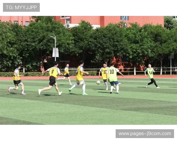 临川十六中足球赛精彩回顾 学生拼搏精神展现校园体育风采 临川十六中足球赛精彩回顾 学生拼搏精神展现校园体育风采