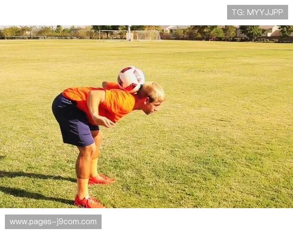 创意花式足球动作技巧全解析 从基础到高阶一步步带你玩转花式技巧 创意花式足球动作技巧全解析 从基础到高阶一步步带你玩转花式技巧